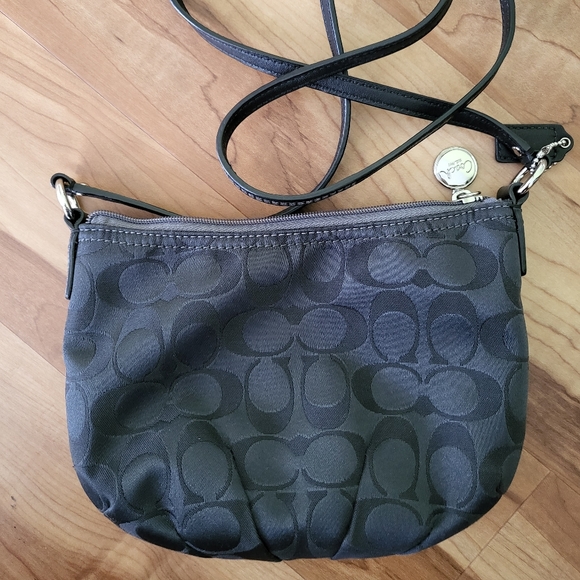 SOLD COACH  •  Signature Sateen Swing Pack Purse - Picture 3 of 5
